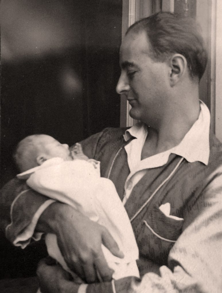 Juan Adriansens en brazos de su padre. La Habana 1936